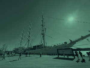 Read more about the article Galite valdyti burinę jachtą su varikliu, bet ne katerį: teisės aktų paradoksai